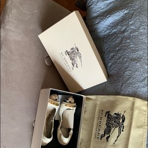 Burberry off-white Flats
